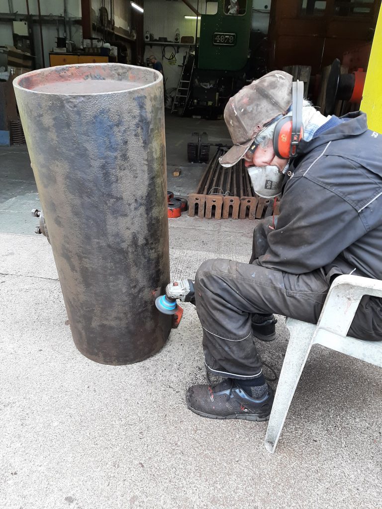 Fred cleaning the vacuum reservoir from 5643