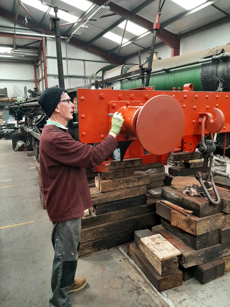 Jon Dixon painting 5643's buffer beam u/c red